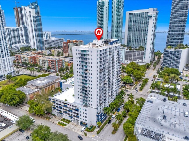 Foto del edificio - 275 NE 18th St