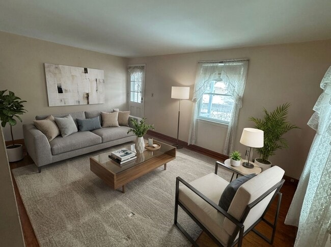 Building Photo - 3 Bedroom 1.5 Bath Rental Rome NY