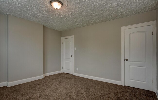 Building Photo - 693 Frebis Ave