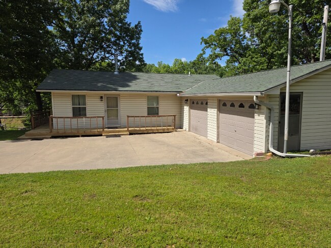 Building Photo - 221 Anchor Rd