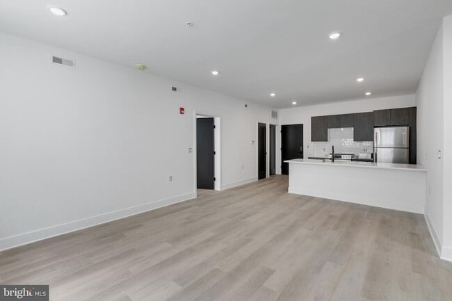 Building Photo - 3045 Richmond St