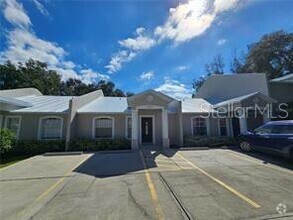 Building Photo - 711 Lake Jessie Dr