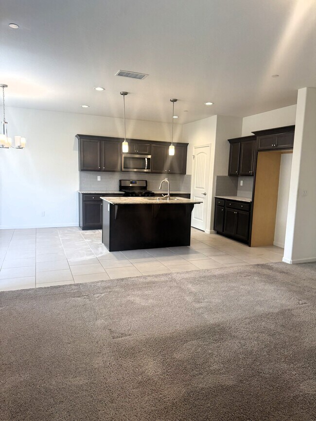 Building Photo - 4324 N Sandrini Ave