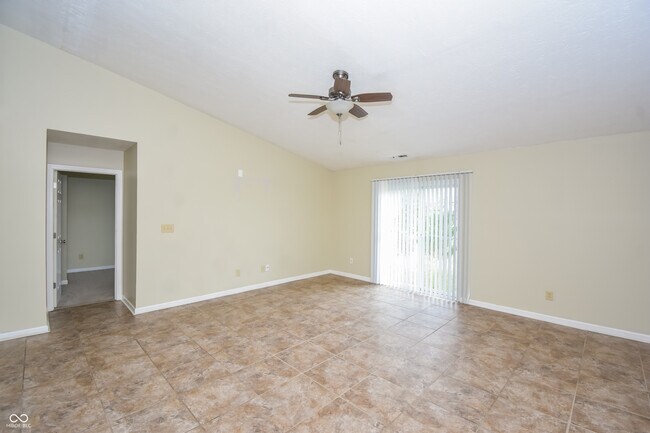 Building Photo - 2220 Rossington Ln