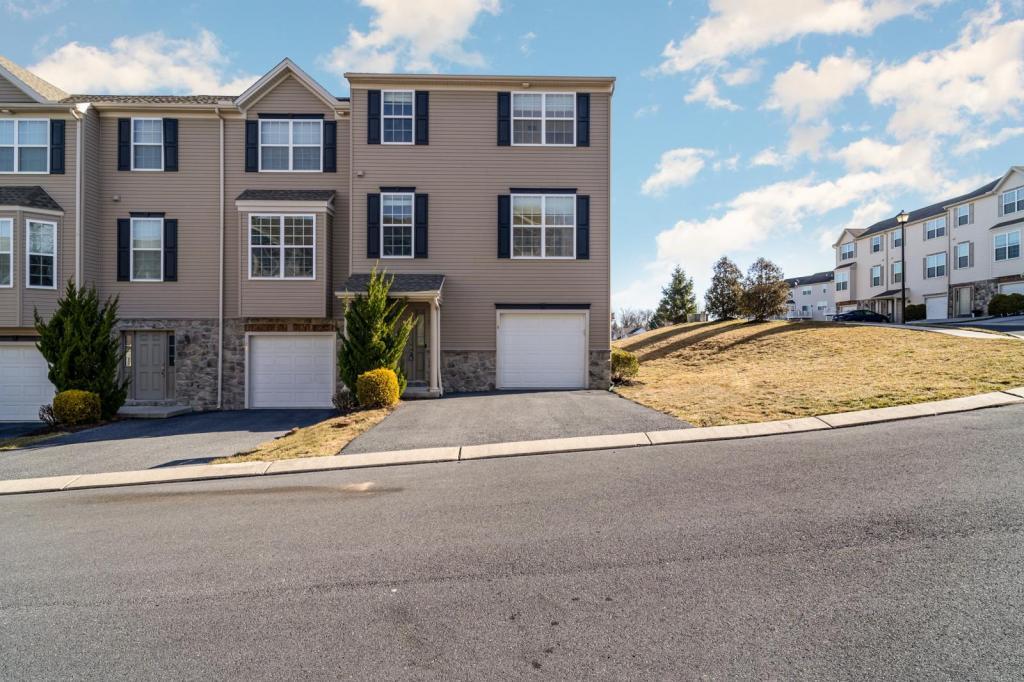 24 Indiana Cir, Lemoyne, PA 17043 House Rental in Lemoyne, PA