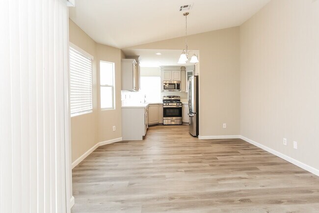 Building Photo - 524 Stonehurst Dr