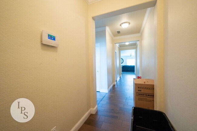 Foto del edificio - Sanger Home, 4BR/3BA, Near HighSchool + Pa...