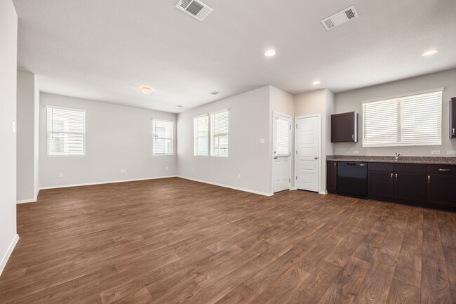 Building Photo - REDUCED DEPOSIT WITH QUICK MOVE IN!!   Bra...