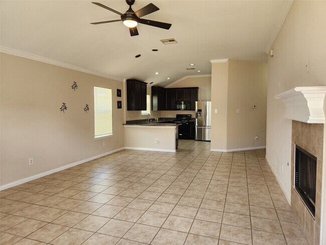 Foto del edificio - 2411 Village Stone Ct