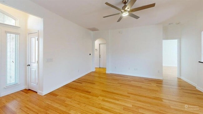 Building Photo - 112 Esparza Ct