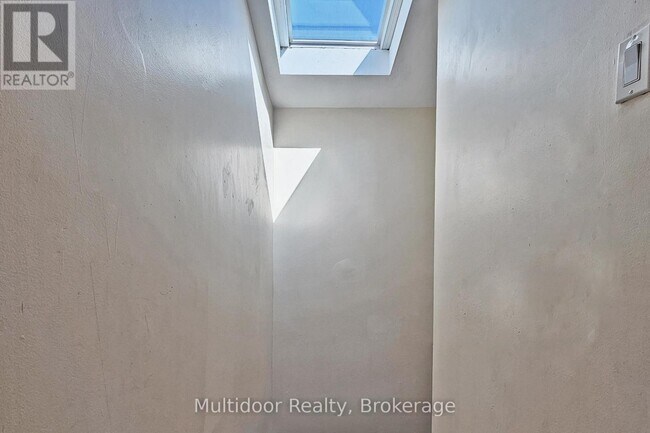 Photo du bâtiment - 95 Sanford Ave N