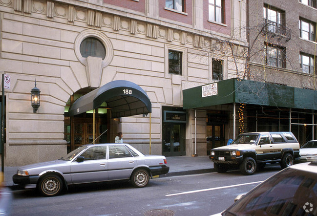 Vista al edificio de la ruta alternativa - Trafalgar House