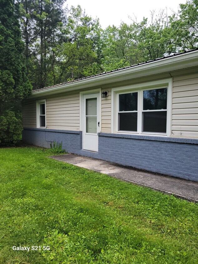 Foto principal - 219 Stone Dr