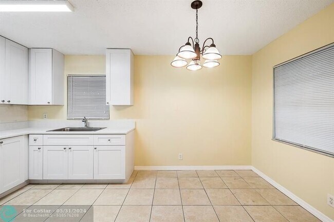 Foto del edificio - 9423 SW 52nd Ct