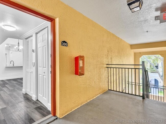 Building Photo - 2433 Centergate Dr