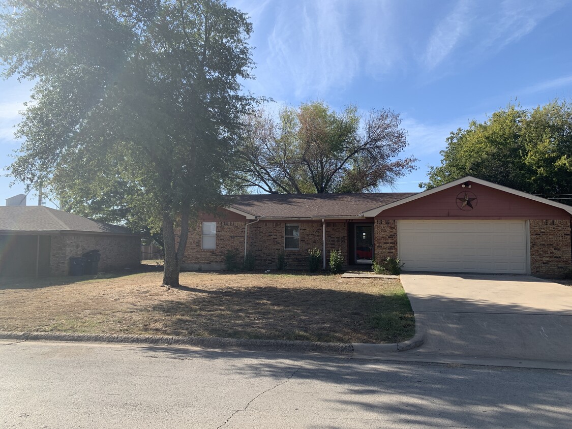 Photo - 434 S Snyder Ave (Justin, TX)