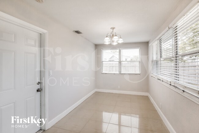 Foto del edificio - 2550 NE 8th Ave
