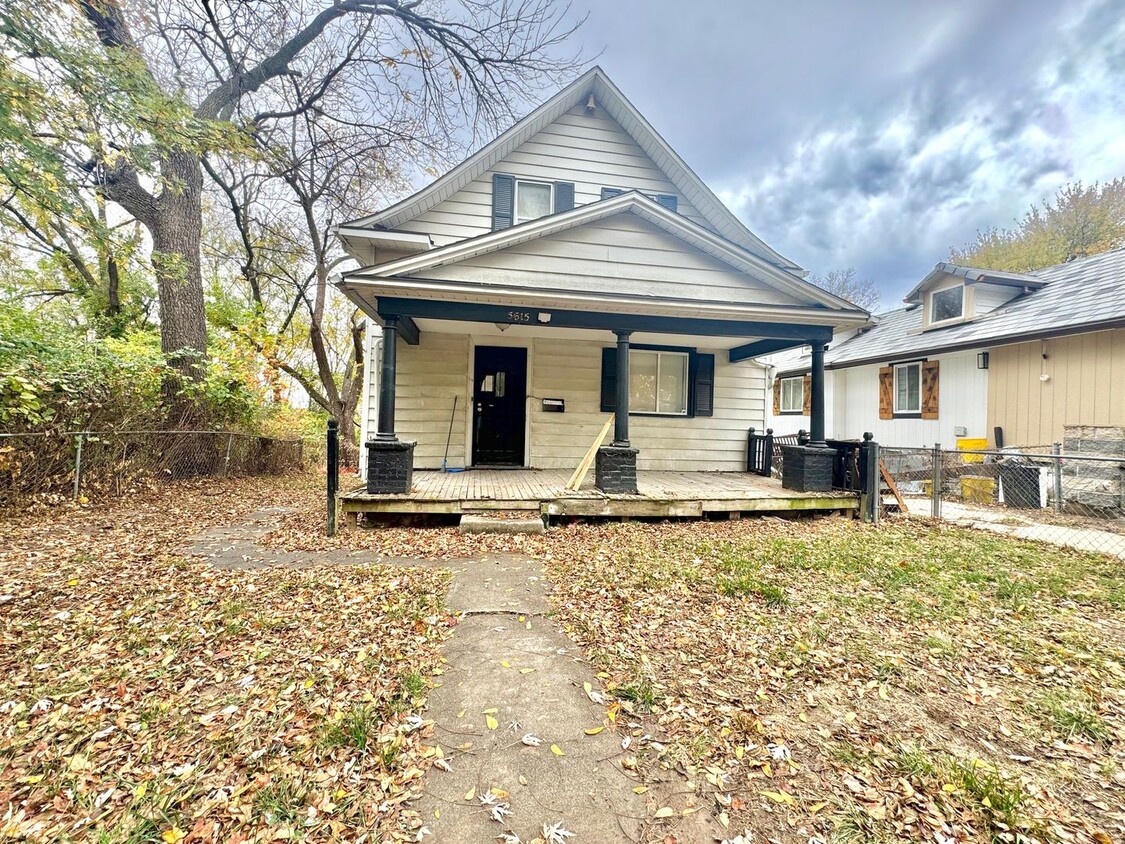 Primary Photo - Spacious 3 Bedroom House on Quiet Street