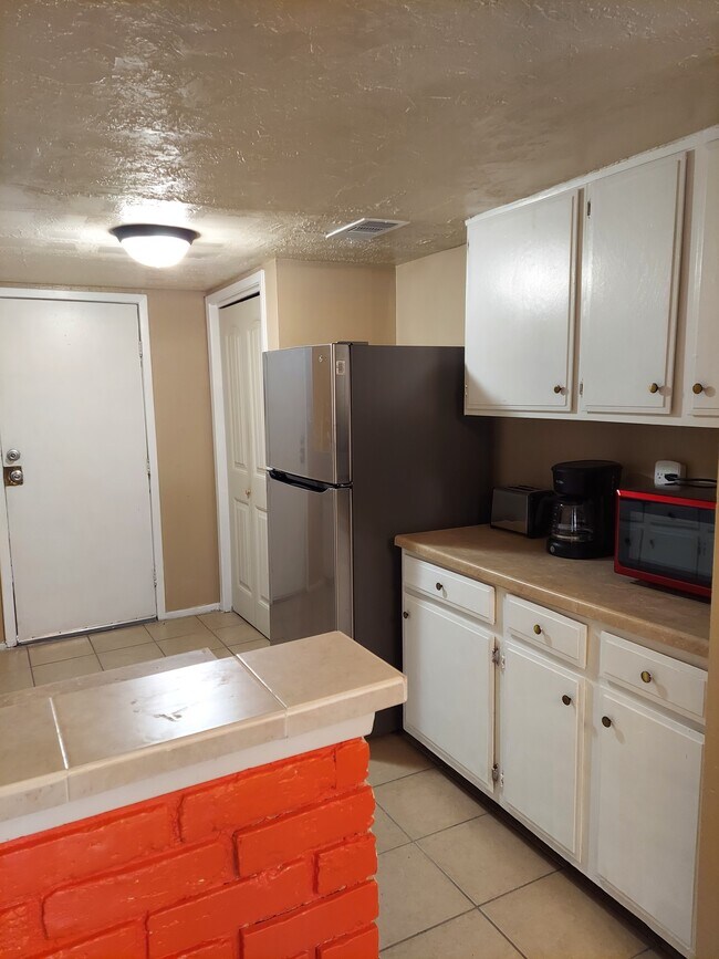 Kitchen - 7626 Wovenwood Ln