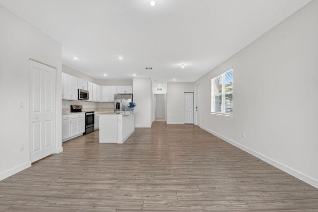 Building Photo - 4645 Meyerson Pl