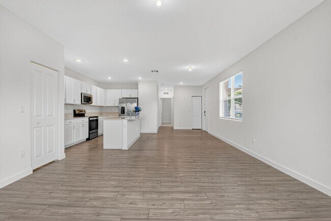 Foto del edificio - 4645 Meyerson Pl