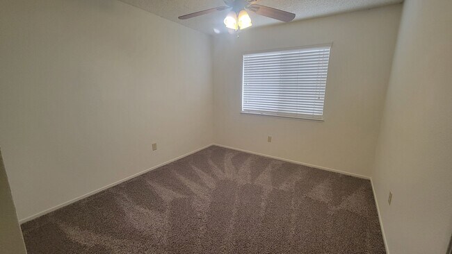 Foto del edificio - 921 Harvest Creek Rd