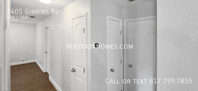 Building Photo - 1405 Gibbins Rd