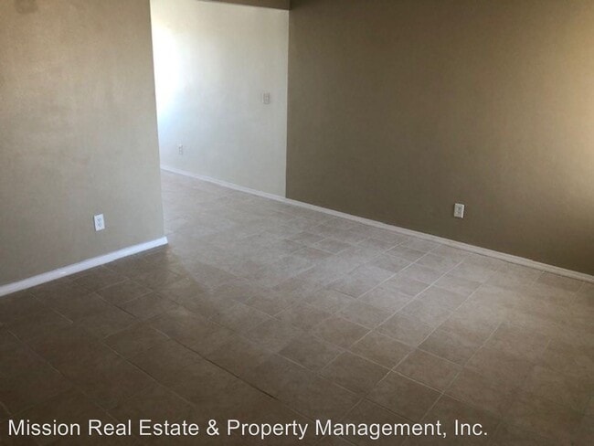Building Photo - 2501 Bishop Dr
