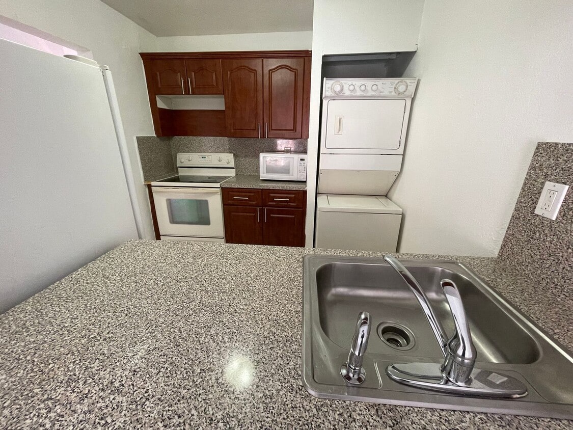 Foto del edificio - Spacious 1 Bed, 1.5 Bath Apartment in Gated Hialeah Community - Available July 2025!