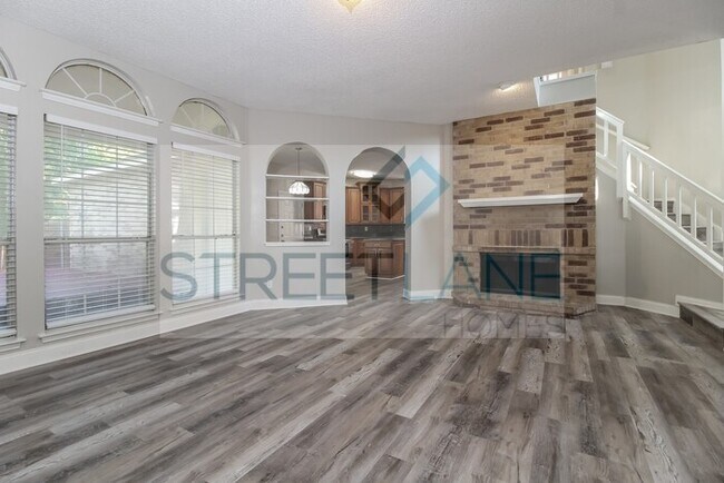 Building Photo - REDUCED!