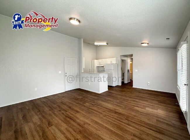 Foto del edificio - 3148 N Esquire Dr