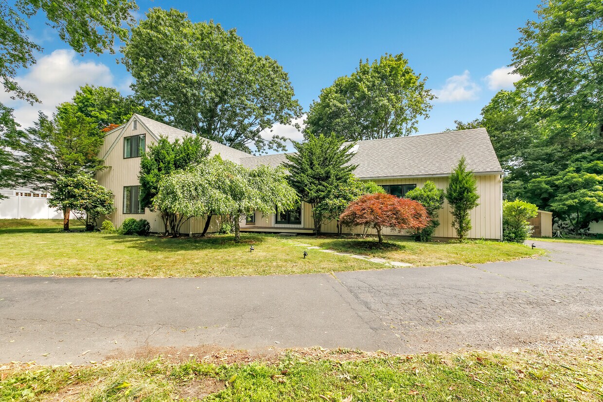 Primary Photo - 7 Overridge Rd