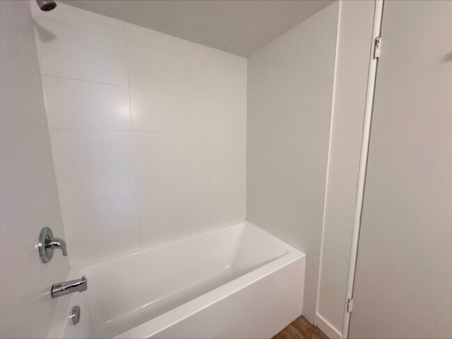Photo du bâtiment - 430-430 Stewart Ave