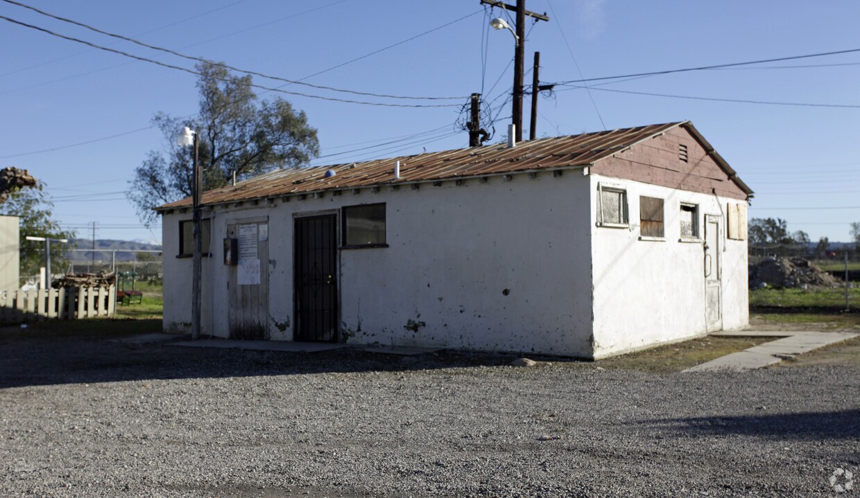 Primary Photo - 28479 5th St