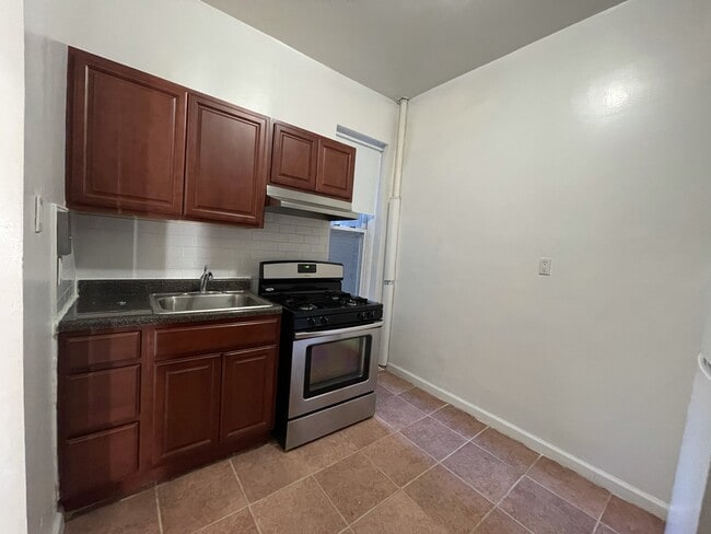 Building Photo - 305 W 111th St