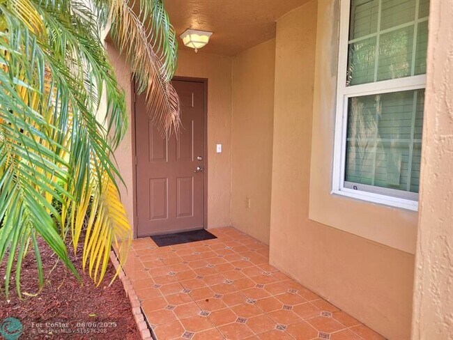 Building Photo - 1412 Barcelona Way