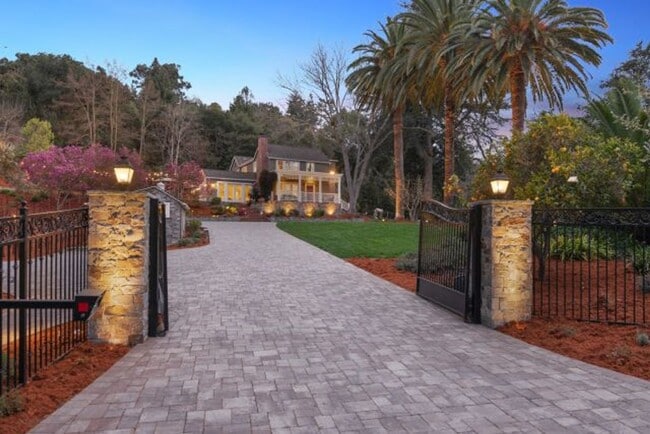Building Photo - Stunning Craftsman Estate on 1 acre