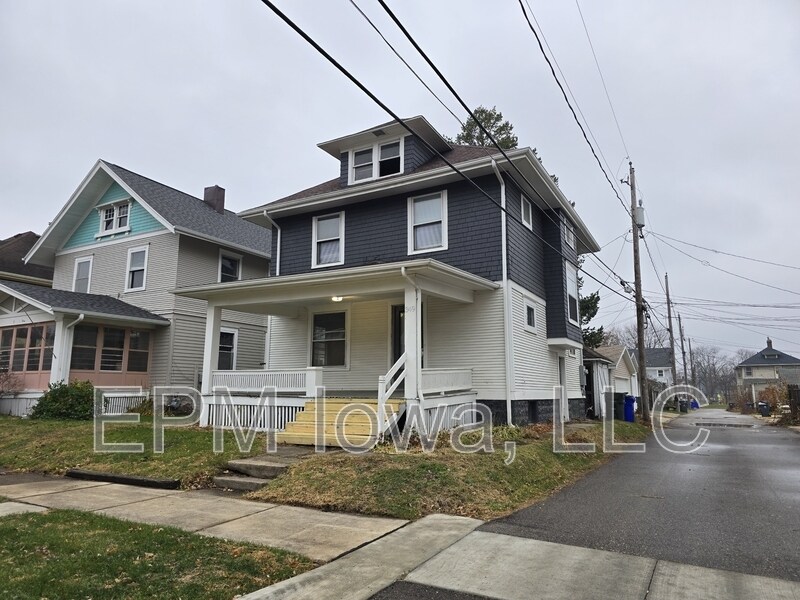 Foto principal - 349 17th St SE