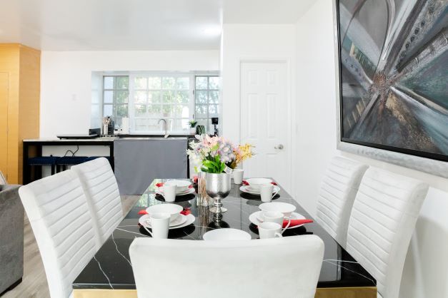 Dining Area - 4821 Don Juan Plz