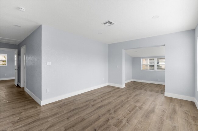 Foto del edificio - 683 NW 21 St