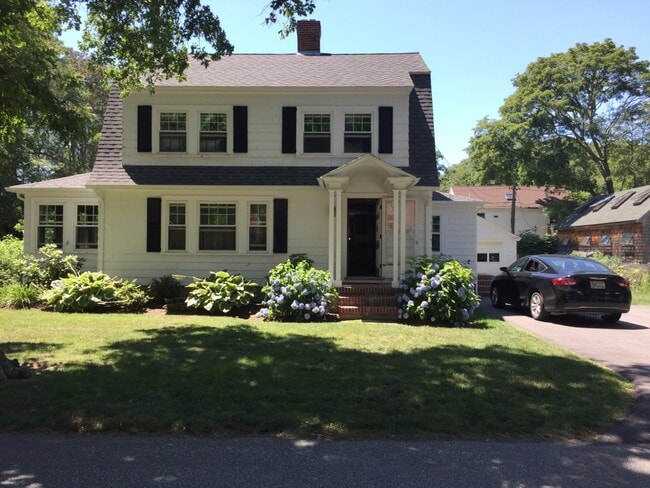 Building Photo - 43 Pin Oak Way