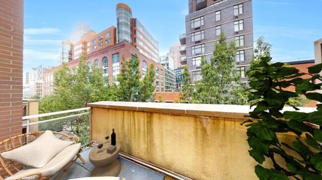 Building Photo - 1 bedroom in LONG ISLAND CITY NY 11101