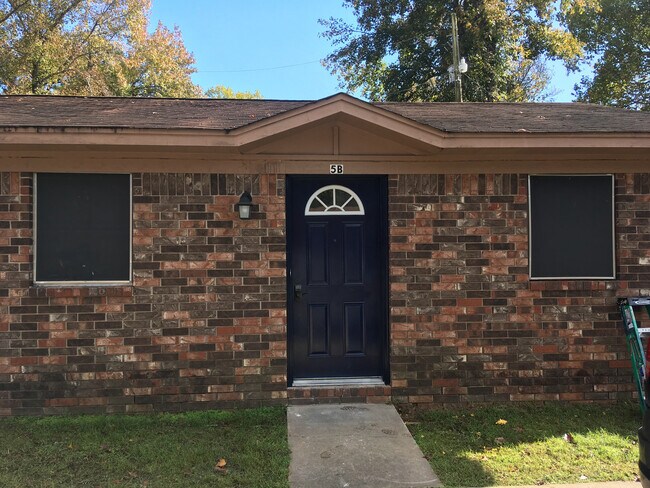 Building Photo - 2 bed one bath