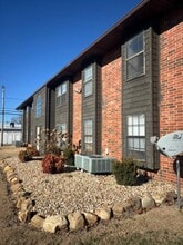 Building Photo - 1221 S Park Ave