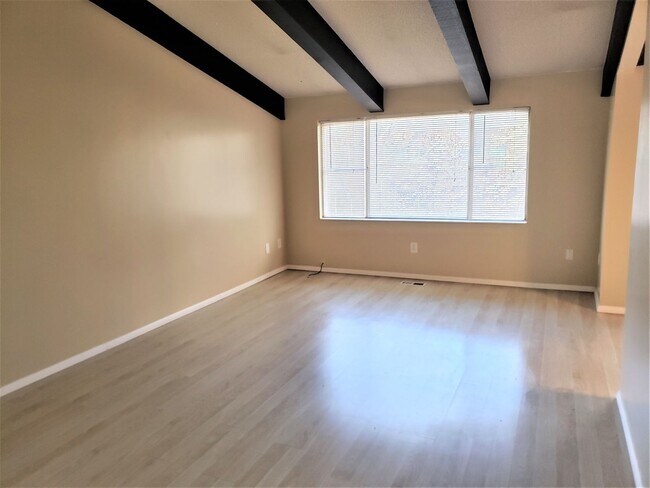 Foto del edificio - 1346 Millcreek Dr