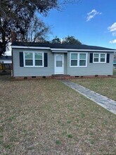 Building Photo - 1007 E 9th St