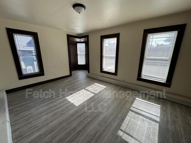 Building Photo - 457 S Shippen St