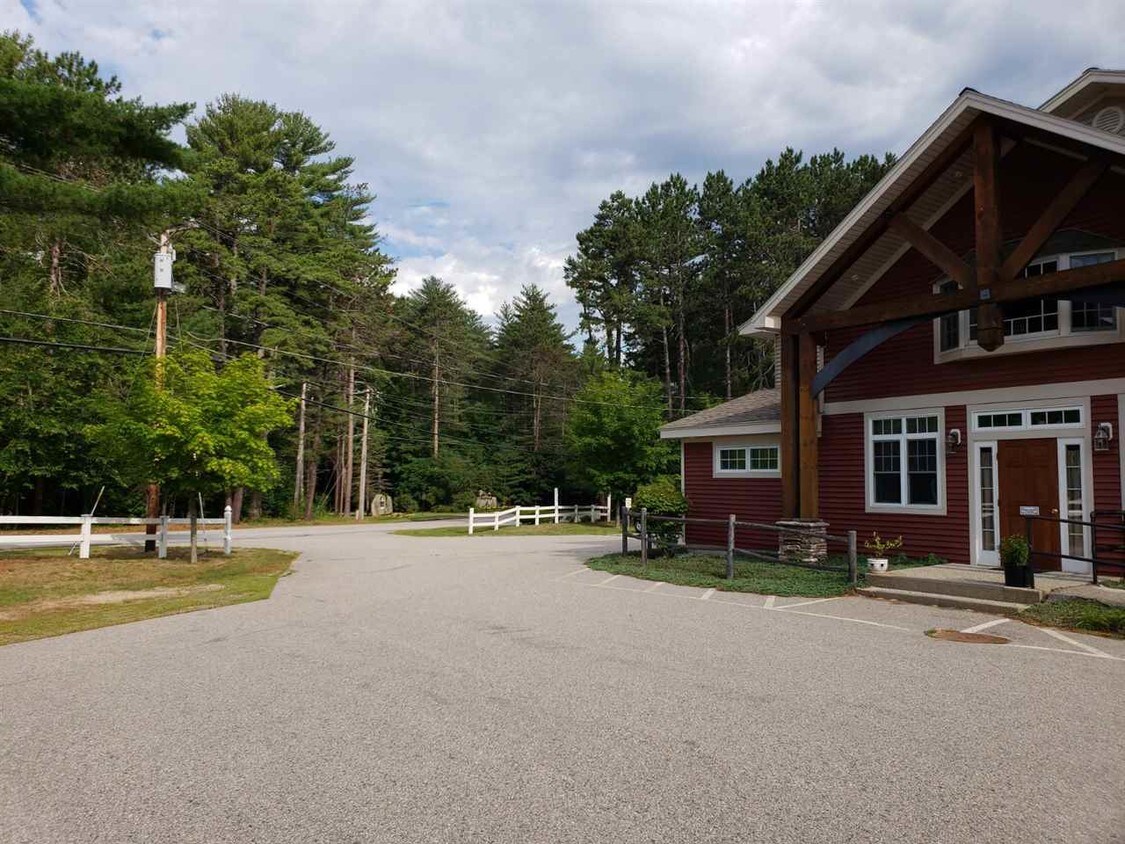 2659 West Side Rd Unit 23, Conway, NH 03860 Room for Rent in Conway