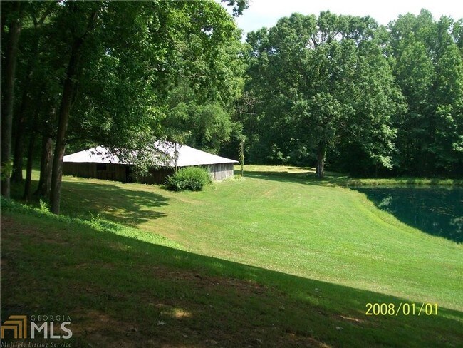 Building Photo - 126 Lakes Dr