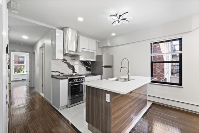 Building Photo - 232 1st St